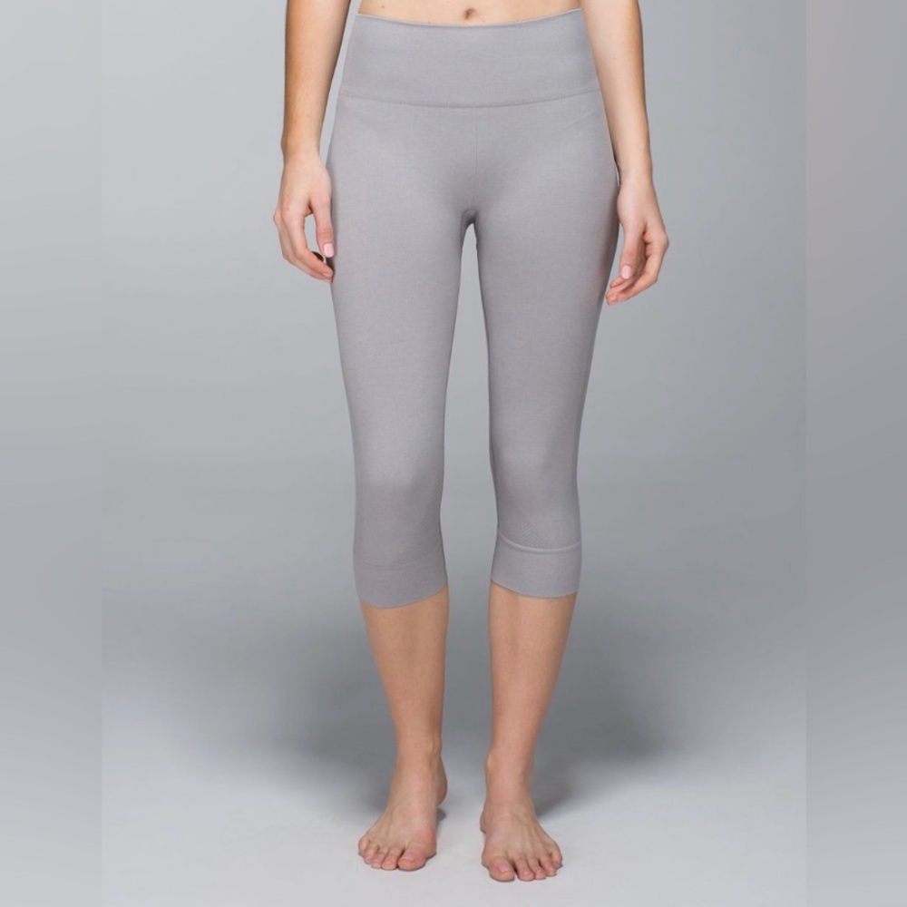 Lululemon light grey cropped Leggings